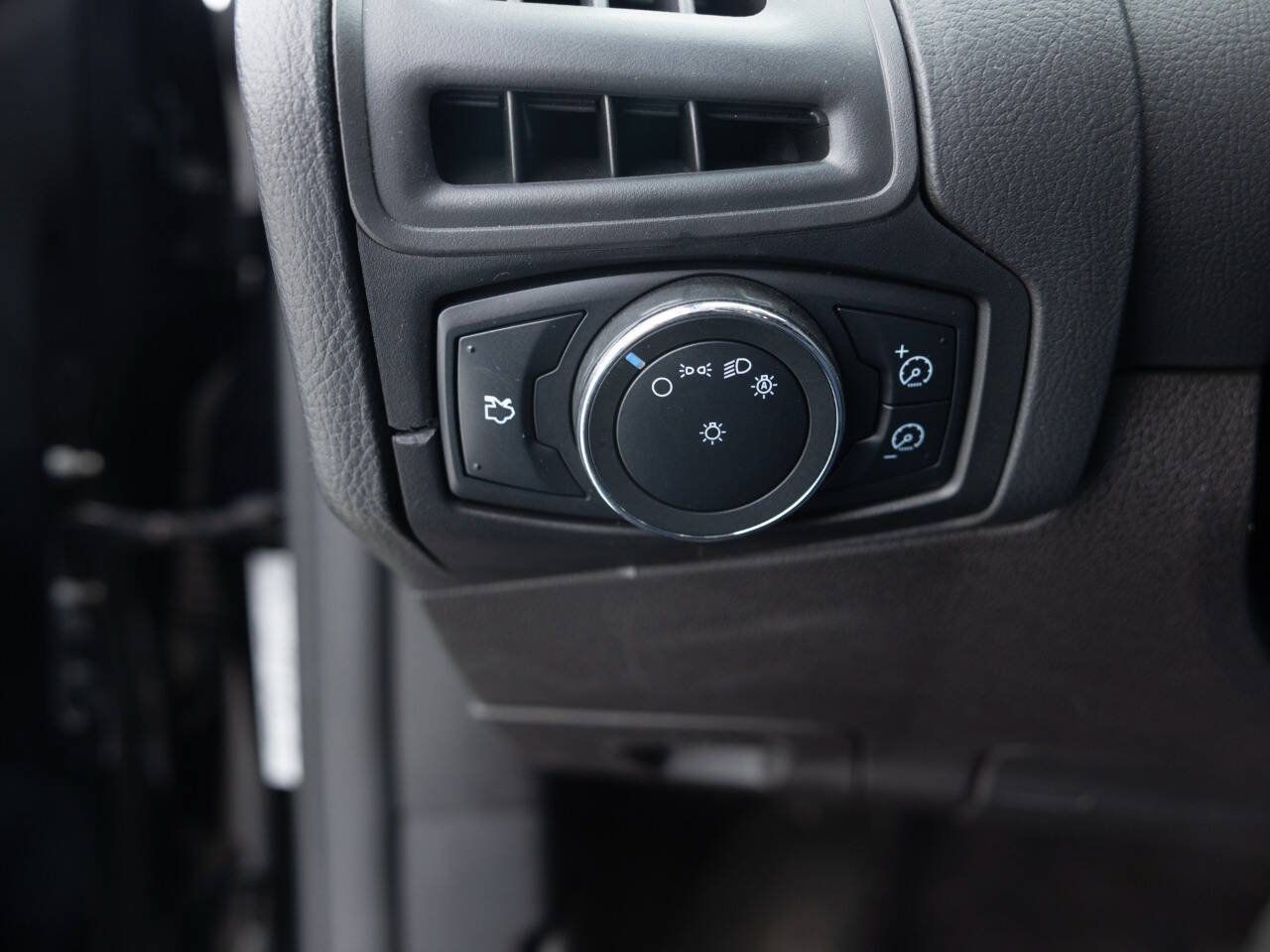 Used 2013 Ford Focus SE FWD image 35