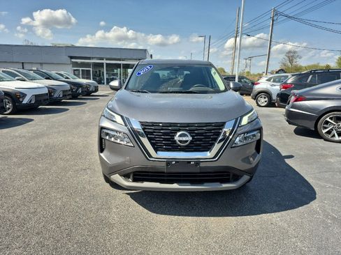Used 2023 Nissan Rogue SV AWD/4WD image 2