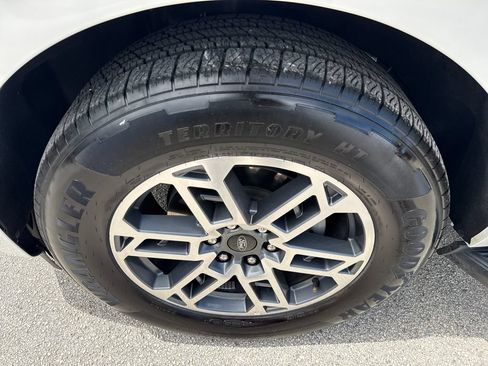 Used 2025 Ford Expedition Active RWD image 14