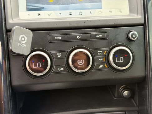 Used 2019 Land Rover Discovery SE image 32