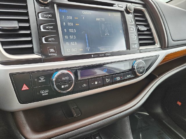 Used 2019 Toyota Highlander Limited Platinum AWD/4WD image 34