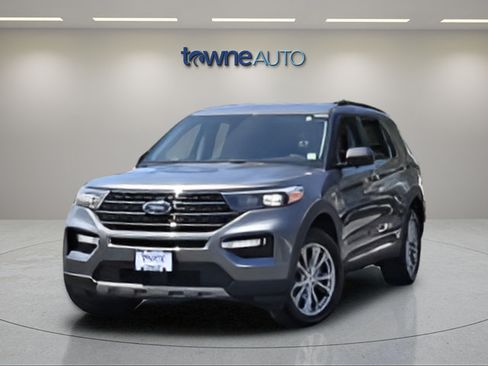 Used 2023 Ford Explorer XLT w/ Equipment Group 202A AWD/4WD image 10