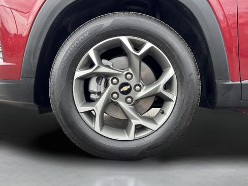 Used 2025 Chevrolet Trax LT w/ Driver Confidence Package image 12