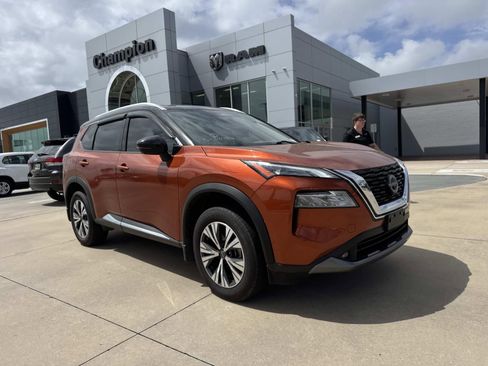 Used 2022 Nissan Rogue SL image 1