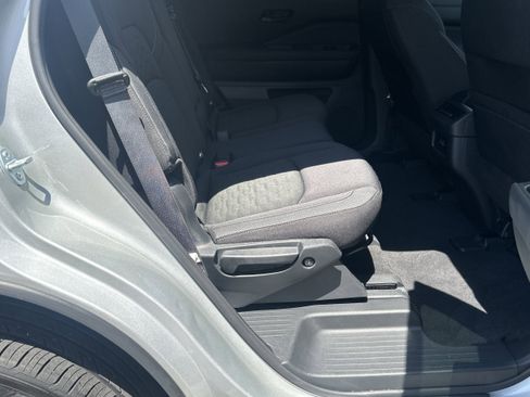 Used 2025 Nissan Pathfinder SV FWD image 15