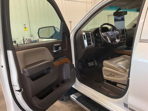 Used 2015 GMC Sierra 1500 SLT w/ SLT Crew Cab Value Package AWD/4WD image 8