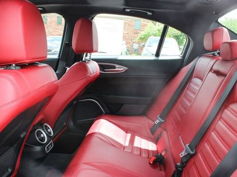 Used 2022 Alfa Romeo Giulia Veloce AWD/4WD image 31