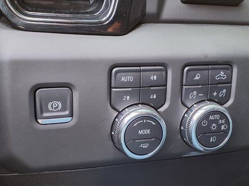 Used 2025 GMC Sierra 2500 AT4X image 15