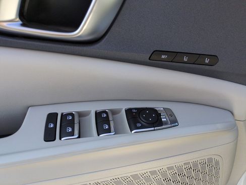New 2026 Kia Carnival EX FWD image 15