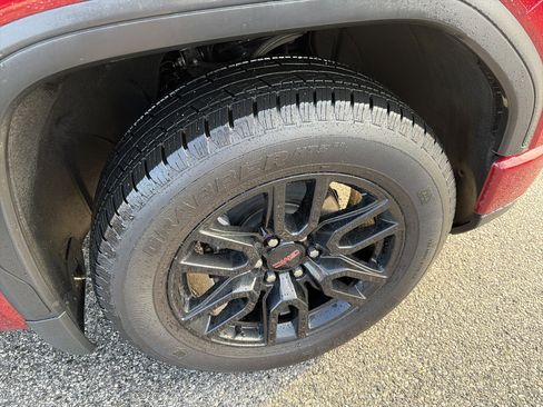 Used 2024 GMC Sierra 1500 Elevation image 12