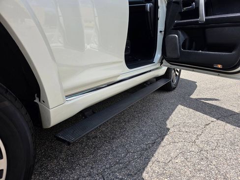 Used 2018 Toyota 4Runner Limited AWD/4WD image 40