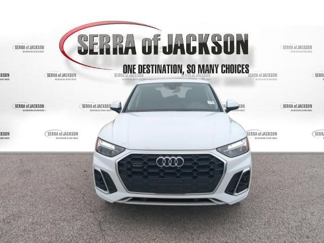 Used 2023 Audi Q5 2.0T Premium w/ Convenience Package AWD/4WD image 3