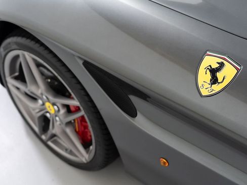 Used 2015 Ferrari California T RWD image 49