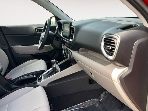 Used 2025 Hyundai Venue SEL FWD image 27