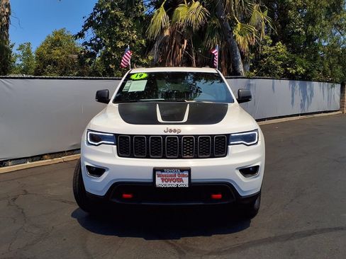 Used 2019 Jeep Grand Cherokee Trailhawk w/ Trailhawk Luxury Group AWD/4WD image 2