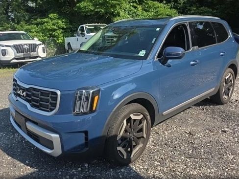 Used 2025 Kia Telluride S AWD/4WD image 2