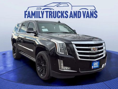 Used 2019 Cadillac Escalade Premium Luxury image 3