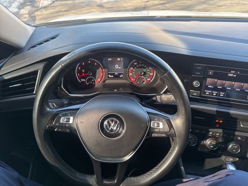 Used 2019 Volkswagen Jetta SE w/ Cold Weather Package image 9
