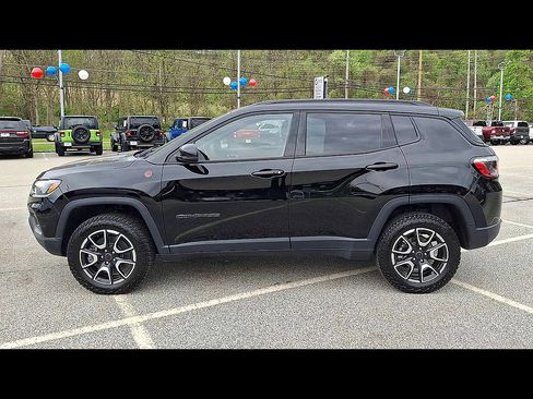 Used 2025 Jeep Compass Trailhawk AWD/4WD image 5