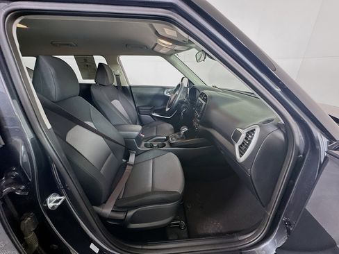 Used 2025 Kia Soul LX w/ LX Technology Package image 31