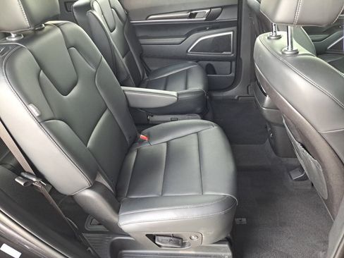 Used 2025 Kia Telluride S FWD image 18