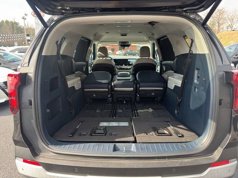 Used 2025 Kia Carnival EX image 13