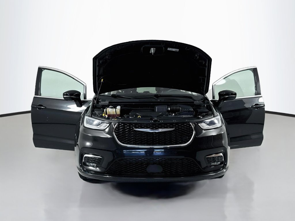 Used 2024 Chrysler Pacifica Touring-L FWD image 20