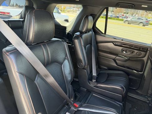 Used 2025 Honda Pilot TrailSport image 26