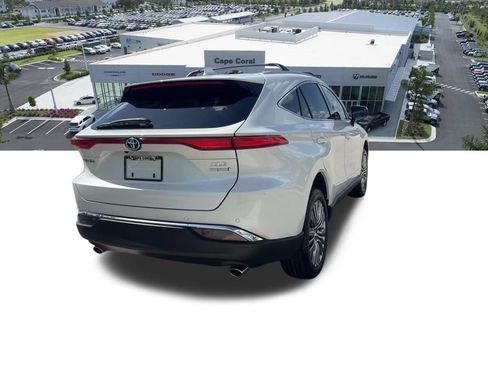 Used 2022 Toyota Venza XLE AWD/4WD image 17