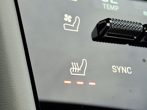 Used 2024 Porsche Cayenne S image 25