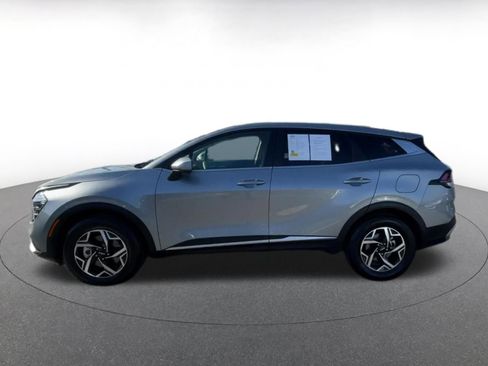 Used 2025 Kia Sportage LX image 9