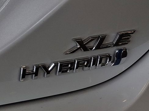 Used 2020 Toyota Camry XLE w/ Sunroof Package FWD image 30