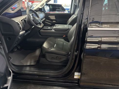 Used 2025 Ford Expedition Active image 10