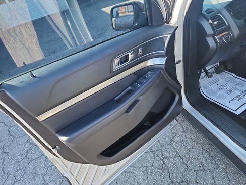Used 2018 Ford Explorer XLT FWD image 17