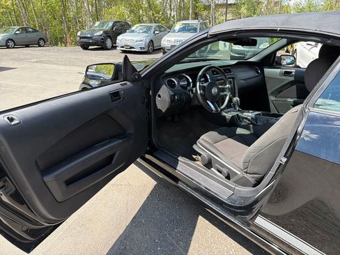Used 2014 Ford Mustang Convertible RWD image 21