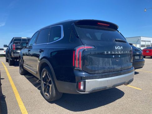 Used 2023 Kia Telluride EX w/ EX Captain's Chair Package image 13