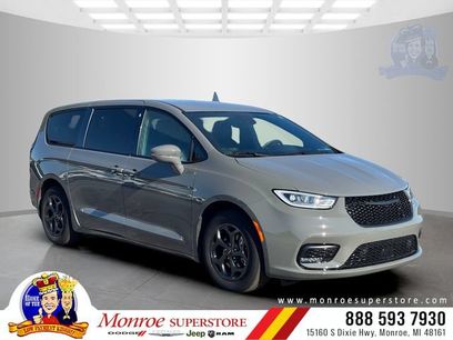 Used 2022 Chrysler Pacifica Touring-L w/ S Appearance Package