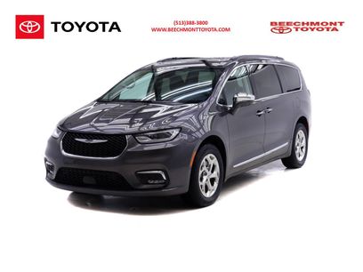 Used 2022 Chrysler Pacifica Limited w/ Uconnect Theater Family Group