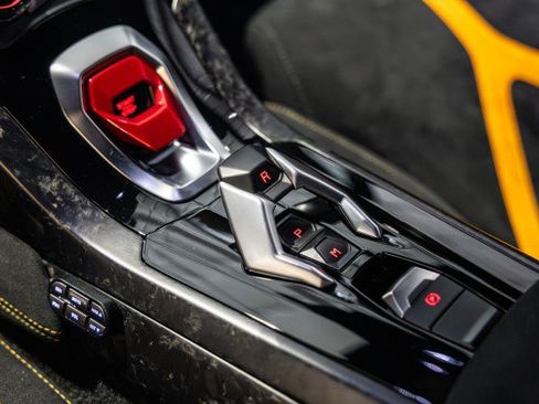 Used 2018 Lamborghini Huracan Performante AWD/4WD image 17