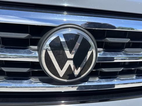 Used 2021 Volkswagen Atlas Cross Sport SEL R-Line FWD image 9