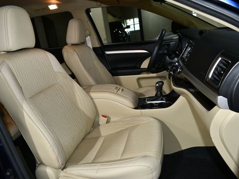 Used 2015 Toyota Highlander Plus image 8