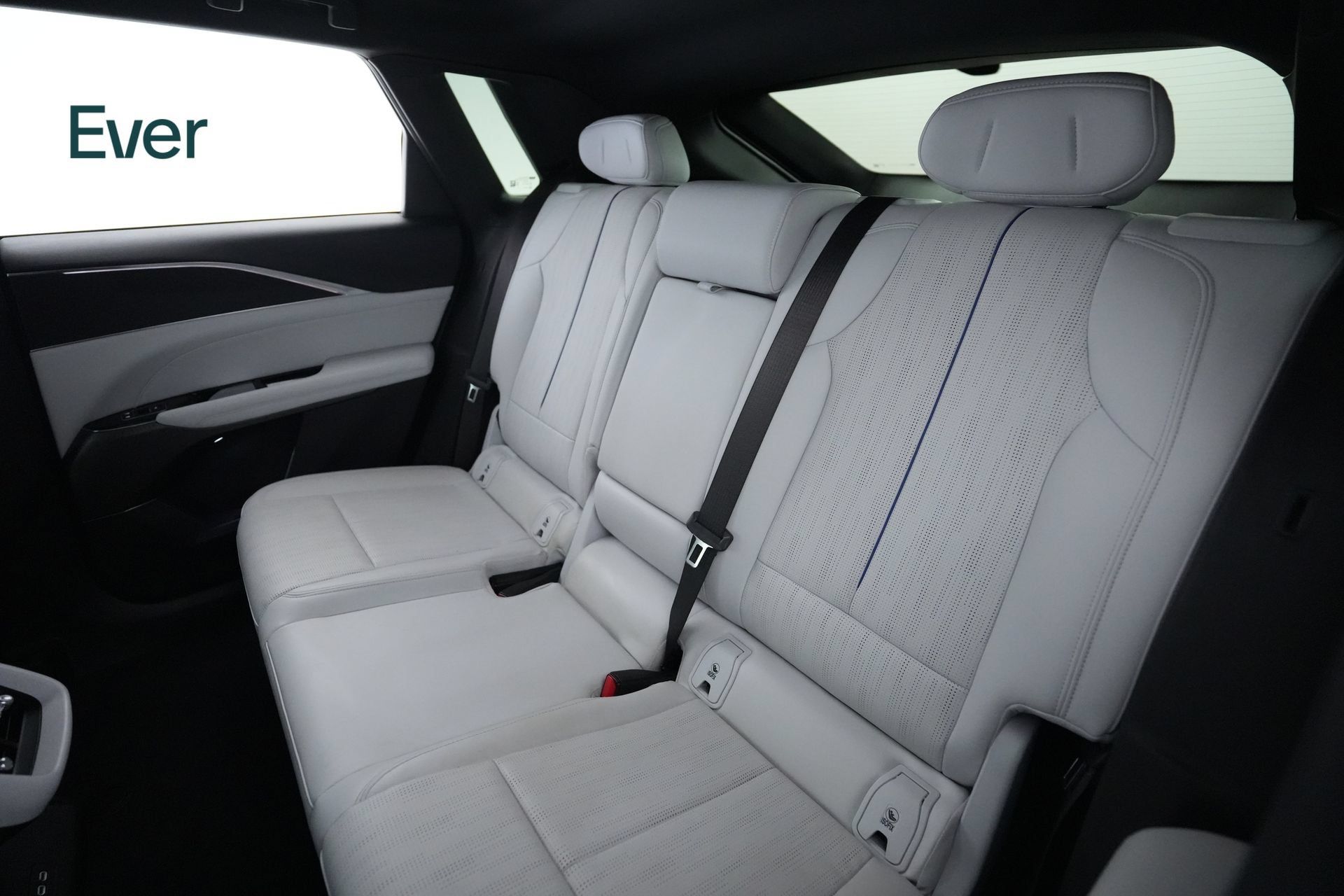 Used 2024 Cadillac Lyriq Luxury AWD/4WD image 24
