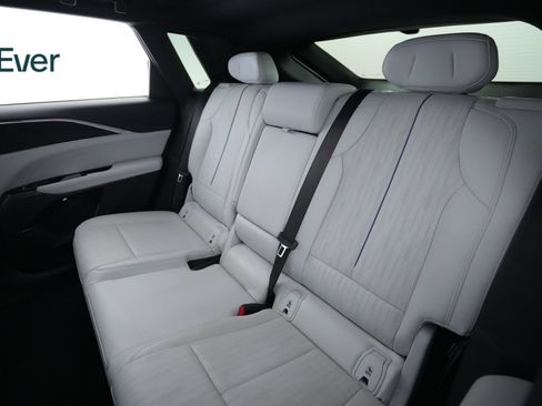 Used 2024 Cadillac Lyriq Luxury AWD/4WD image 24
