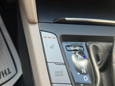 Used 2017 Hyundai Elantra Value Edition FWD image 18