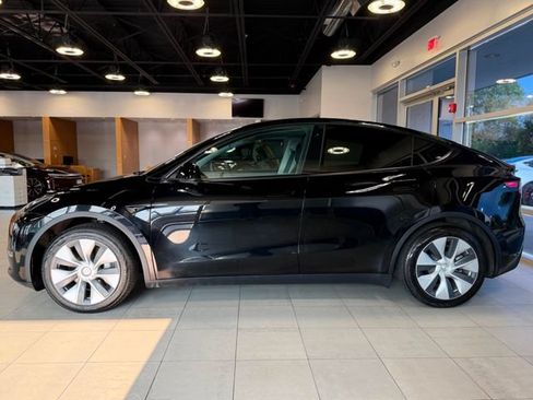 Used 2021 Tesla Model Y Long Range AWD/4WD image 7