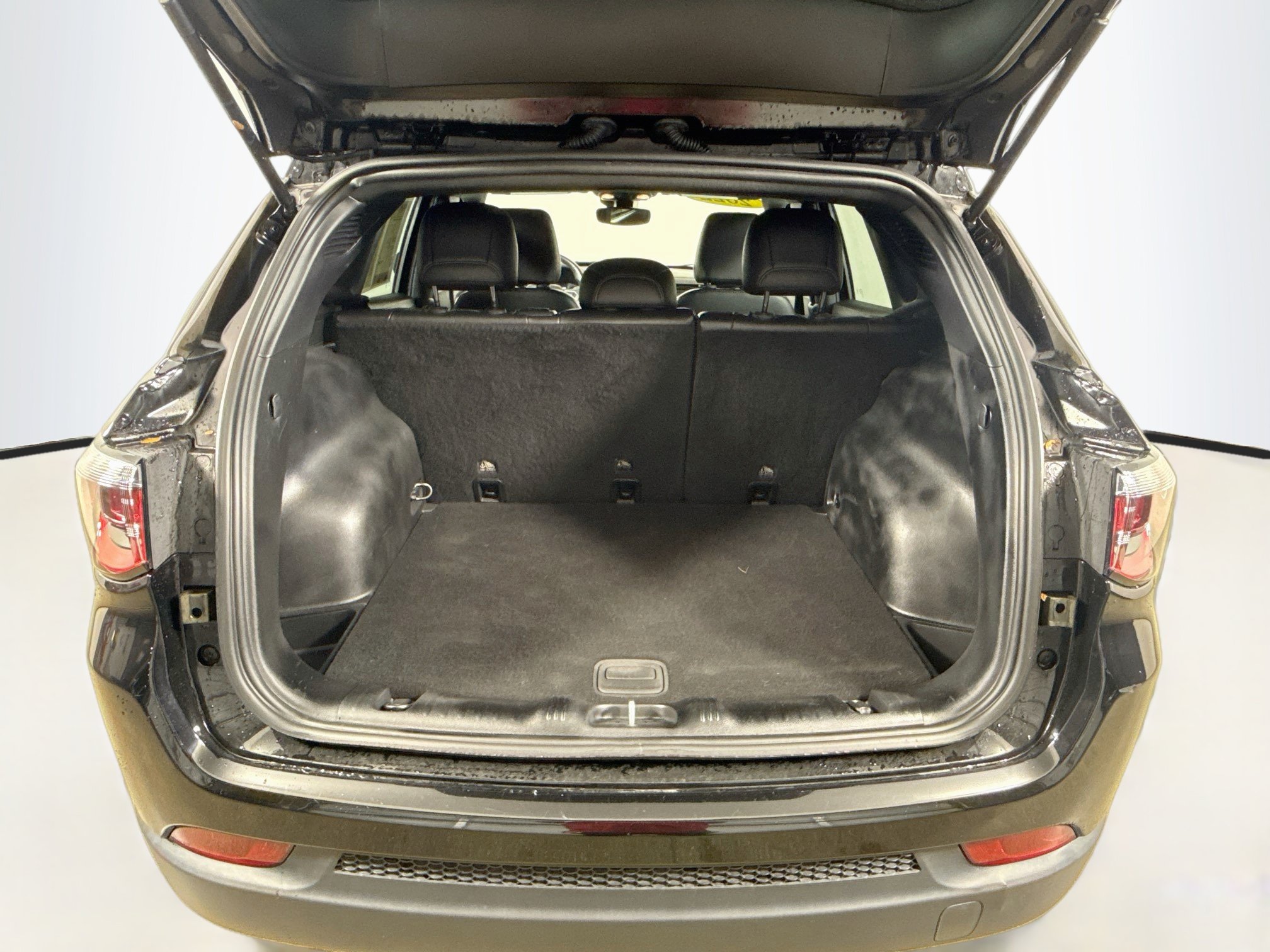 Used 2022 Jeep Compass Latitude FWD image 23