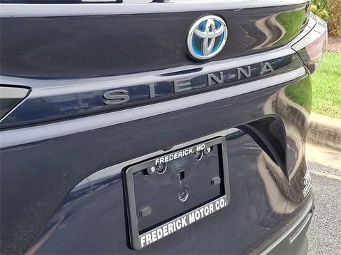 Used 2024 Toyota Sienna XLE image 32