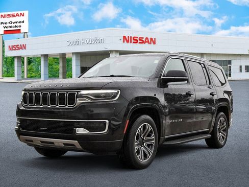 Used 2024 Jeep Wagoneer Series II w/ Flexible Seating Group RWD image 2