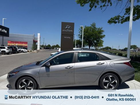 Used 2023 Hyundai Elantra SEL w/ Convenience Package FWD image 4