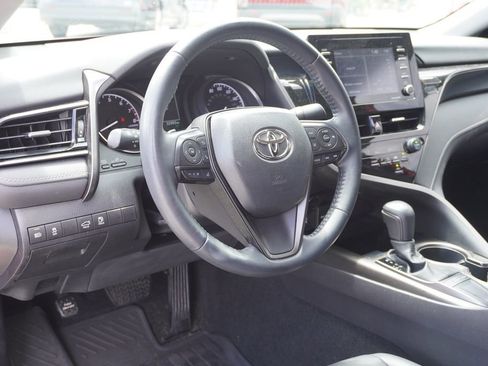 Used 2022 Toyota Camry SE w/ Convenience Package FWD image 3